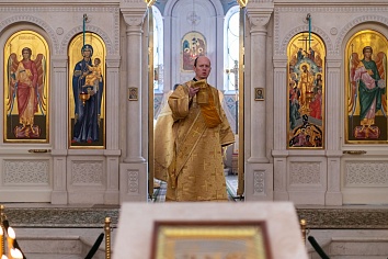 Божественная Литургия в воскресенье, на Неделе сыропустной, в воспоминание Адамова изгнания