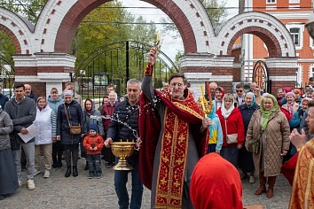 Божественная литургия с чином раздробления артоса