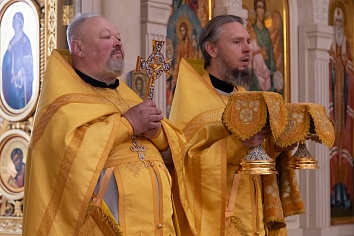 Божественная Литургия в воскресенье, на неделе седьмой по Пятидесятнице