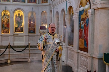 Божественная литургия в воскресенье, на неделе 20-й по Пятидесятнице