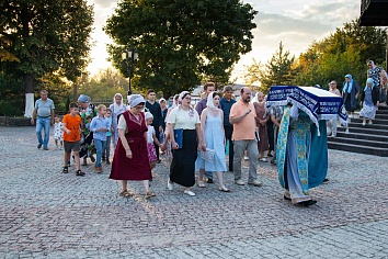 Чин погребения Плащаницы Пресвятой Богородицы.