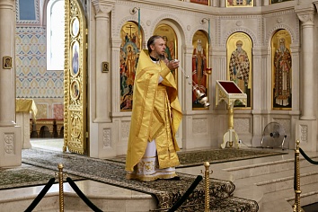 Божественная Литургия в воскресенье, на неделе восьмой по Пятидесятнице