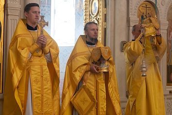 Божественная Литургия в воскресенье, на неделе пятой по Пятидесятнице