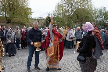 Божественная литургия с чином раздробления артоса