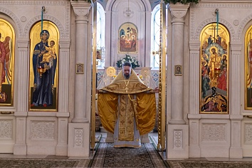 Божественная Литургия в воскресенье, на неделе тридцать четвёртой по Пятидесятнице, о мытаре и фарисее