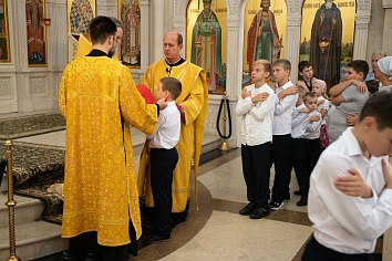 День памяти святых благоверных князя Петра и княгини Февронии, Муромских чудотворцев. 