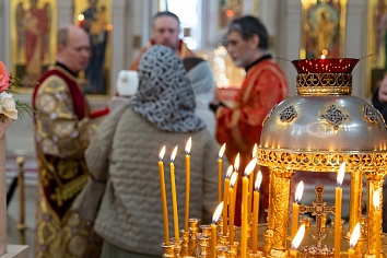 Божественная Литургия с чином раздробления артоса