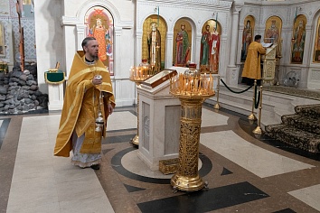 Воскресное богослужение на неделе 6-й по Пятидесятнице, мироносицы равноап. Марии Магдалины