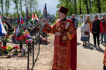 Панихида по защитникам Отечества и участникам СВО на Новогородищенском кладбище г. Коломна, в преддверии Дня Победы