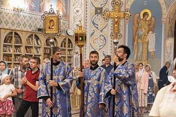 Чин погребения Плащаницы Пресвятой Богородицы.