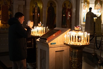 Божественная литургия в воскресенье, на неделе 24-й по Пятидесятнице