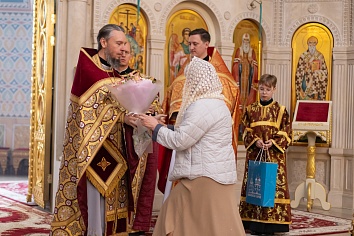 Божественная Литургия в воскресенье, на неделе пятой по Пасхе, о самаряныне