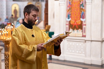 Божественная Литургия в воскресенье, на неделе третьей по Пятидесятнице