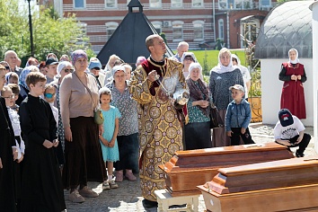 Усыпальница в подклети Троицкого храма