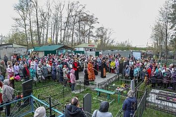 Радоница. Панихида на Щуровском кладбище.