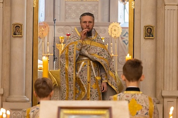 Божественная литургия в воскресенье, на неделе 17-й по Пятидесятнице