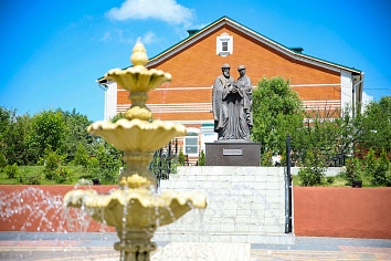 Памятник святым благоверным князю Петру и княгине Февронии