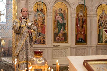 Божественная литургия в воскресенье, на неделе 17-й по Пятидесятнице