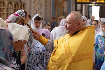 Божественная Литургия в воскресенье, на неделе седьмой по Пятидесятнице