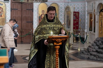 Богослужение Великой Пятницы с воспоминанием Святых спасительных Страстей Господа нашего Иисуса Христа