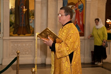 Воскресное богослужение на неделе 7-й по Пятидесятнице, мч. Каллиника