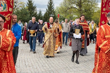 Божественная литургия с чином раздробления артоса