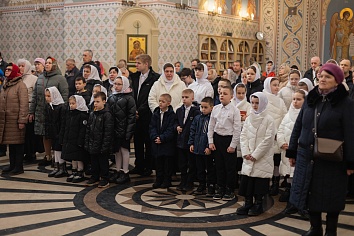 Божественная литургия в воскресенье, на неделе первой Великого поста, Торжества Православия, в день Первого и Второго обретения главы Пророка, Предтечи и Крестителя Господня Иоанна