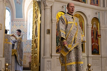 Божественная литургия в воскресенье, на неделе 19-й по Пятидесятнице