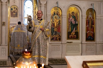 Божественная литургия в воскресенье, на неделе 19-й по Пятидесятнице