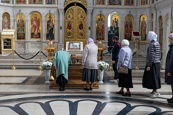  Вечерня Великого Пятка и Вынос Плащаницы.