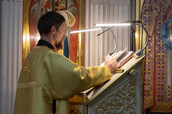 Божественная Литургия в воскресенье, на неделе пятой по Пятидесятнице