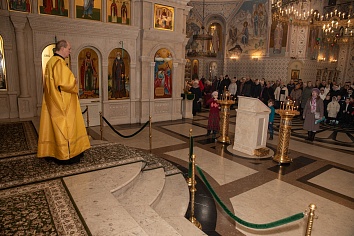 Божественная литургия в воскресенье, на неделе 32-й по Пятидесятнице
