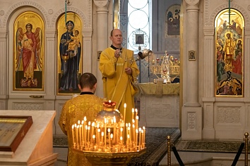 Божественная литургия в воскресенье, на неделе 15-й по Пятидесятнице