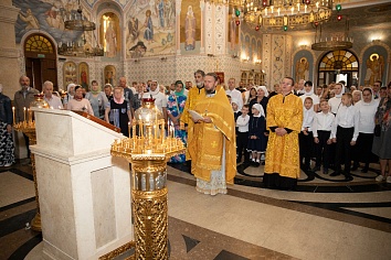 Воскресное богослужение на неделе 7-й по Пятидесятнице, мч. Каллиника