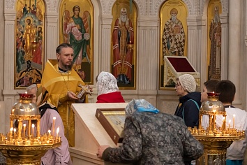 Божественная литургия в воскресенье, на неделе 15-й по Пятидесятнице