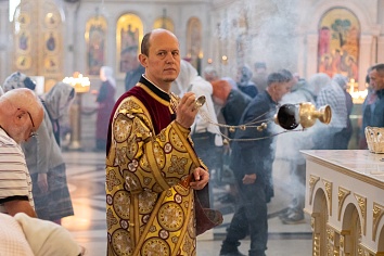 Божественная Литургия в воскресенье, на неделе пятой по Пасхе, о самаряныне