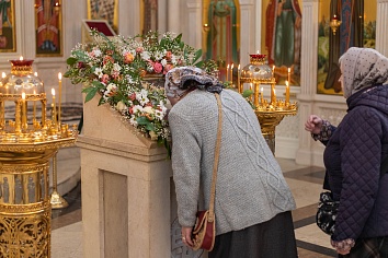 Божественная литургия святителя Василия Великого, 17 апреля, в Великий Четверг