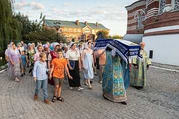 Чин погребения Плащаницы Пресвятой Богородицы.
