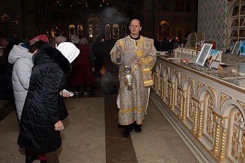 Божественная литургия в воскресенье, на неделе 23-й по Пятидесятнице