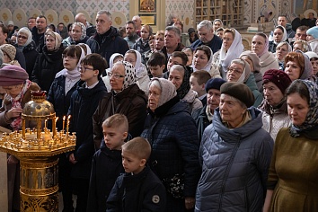  Божественная литургия 23 марта, в воскресенье, на неделе третьей Великого поста, именуемой Крестопоклонной