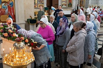 Происхождение (Изнесение) Честных Древ Животворящего Креста Господня