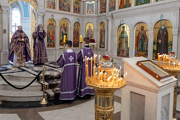 Божественная литургия 22 марта, в Неделю 4-ю Великого поста, в день памяти 40 Севастийских мучеников