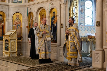 Божественная литургия в воскресенье, на неделе 20-й по Пятидесятнице