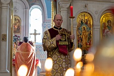 Божественная Литургия с чином раздробления артоса