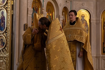 Божественная Литургия в воскресенье, на неделе двадцать четвертой по Пятидесятнице