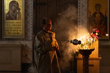 Божественная литургия в воскресенье, на неделе 24-й по Пятидесятнице