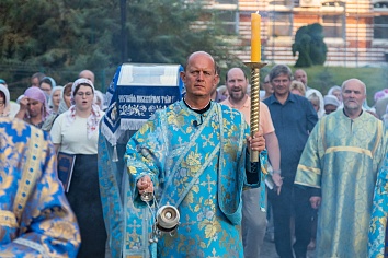 Чин погребения Плащаницы Пресвятой Богородицы.