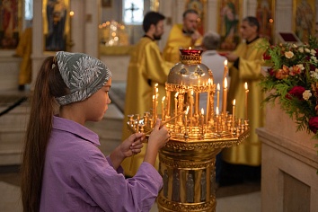 Божественная Литургия в воскресенье, на неделе десятой по Пятидесятнице