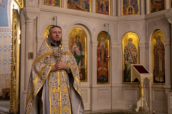 Божественная литургия в воскресенье, на неделе 25-й по Пятидесятнице