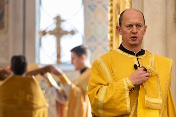 Божественная литургия в воскресенье, на неделе 16-й по Пятидесятнице